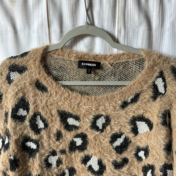 Express Pink Leopard Print Fuzzy Soft Sweater Size Medium - Picture 7 of 12